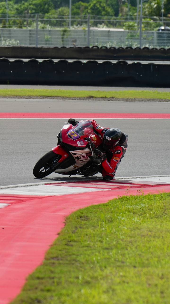 Yamaha R25   2016