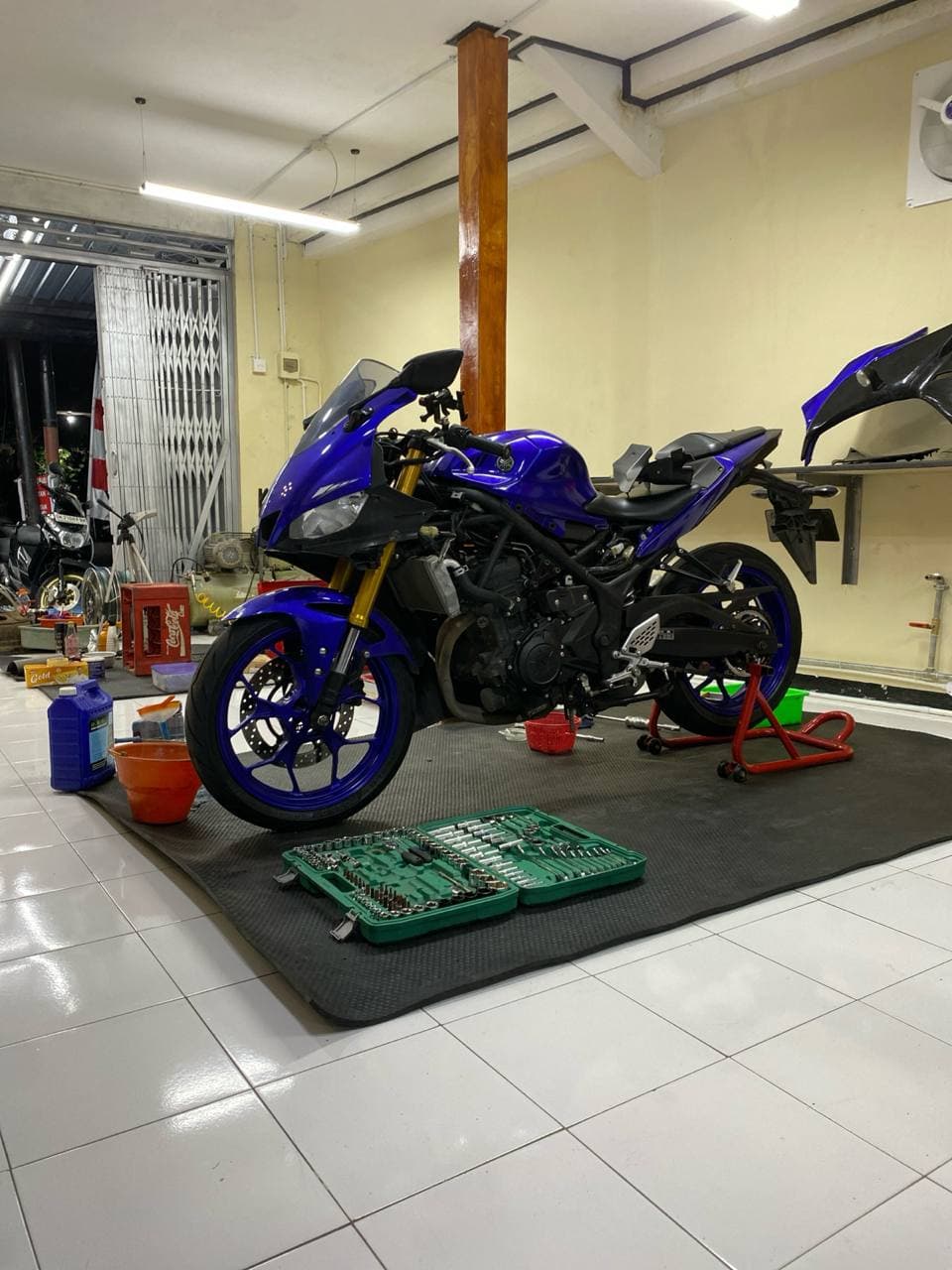 Yamaha R25   2023